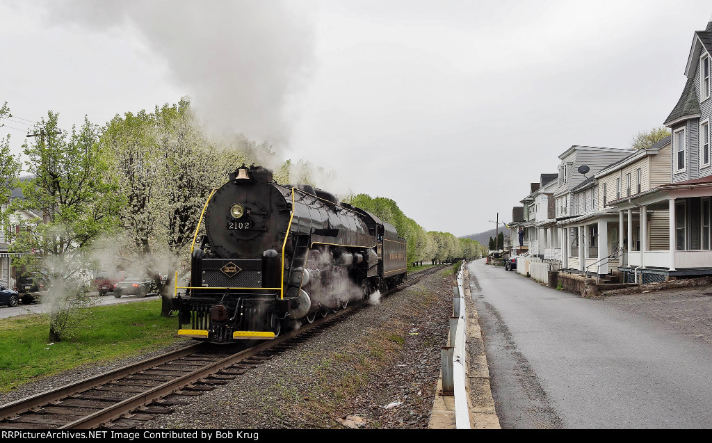 RBMN 2102 backs down Railroad Street in Tamaqua